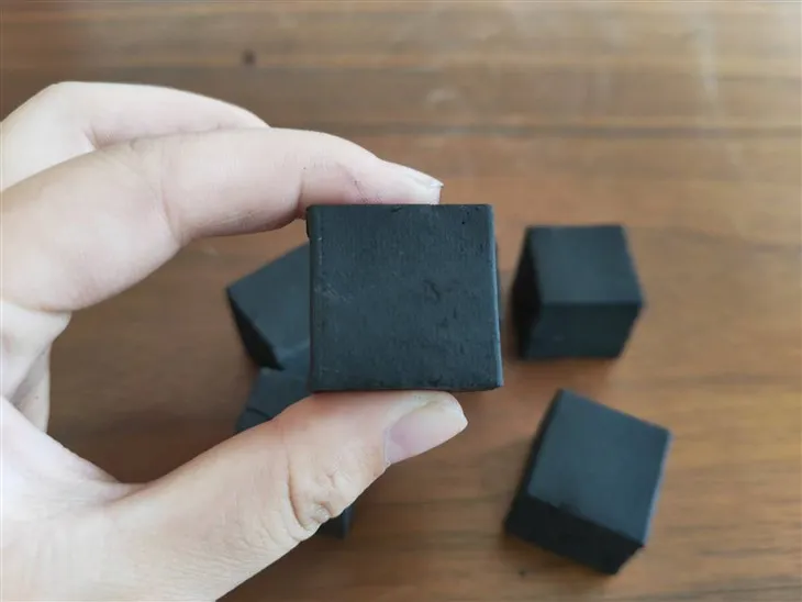 ناریل کے ساتھ کوکو ہکا کو کوئلہ